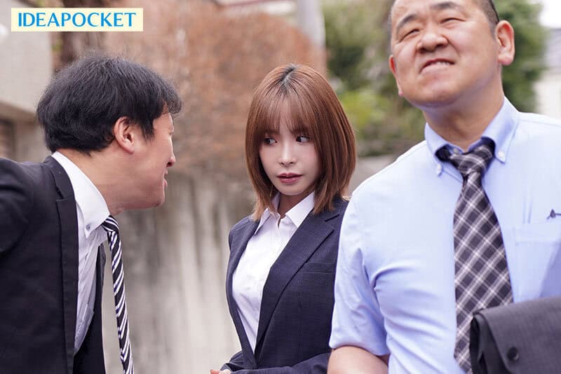 [IPZZ-672] Spending the night in a shared room with my two despised, insatiable bosses at a hot spring inn... I was humiliated and covered in semen until morning, leading to my downfall, Momonogi Kana