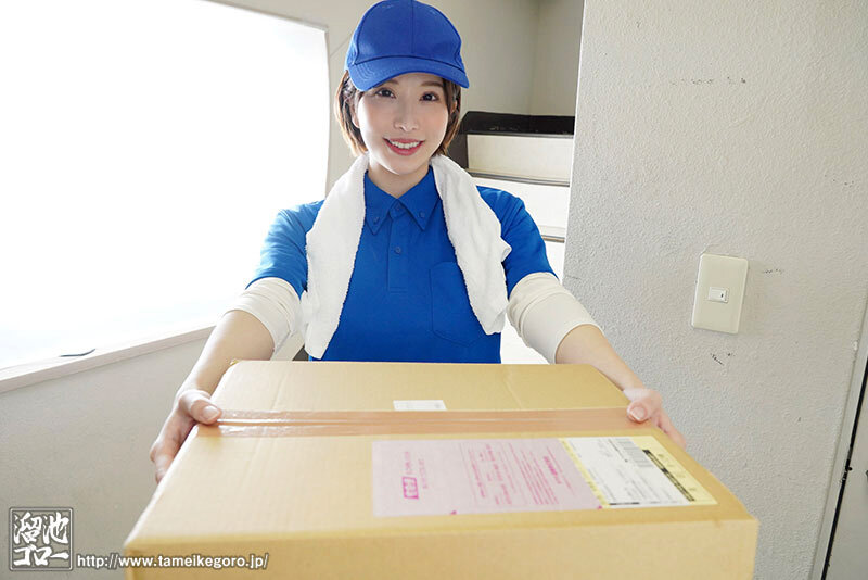 [MFYD-031] A beautiful single mother working at a delivery company has intense sex everywhere with a student part-timer. Kanae Yumemi is busy with the double role of "mother" and "woman"! Kanae Yumemi