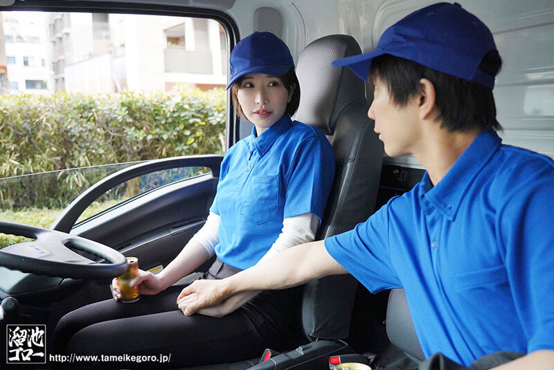 [MFYD-031] A beautiful single mother working at a delivery company has intense sex everywhere with a student part-timer. Kanae Yumemi is busy with the double role of "mother" and "woman"! Kanae Yumemi