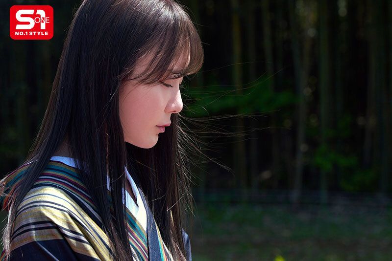 [SONE-920] (English subbed) The cute village girl is a source of comfort for the men, miru